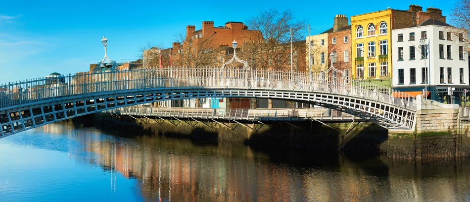 Dublin - Half Penny Bridge über dem Liffey